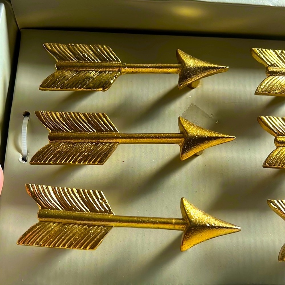 NWT Gold ARROW DRAWER PULLS KNOBS SET OF 12